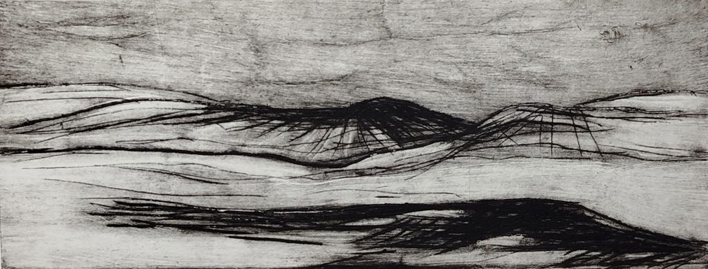 Kaltnadelradierung aus der Serie Landschaft / Dünen, zeigt abstrahierte Dünenformen und fließende Linienbewegungen, entstanden 2025 in Eschwege, Bettina Zimmermann.